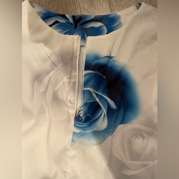 White summer short sleeve dress with blue floral print & matching material belt - Picture 4 of 4